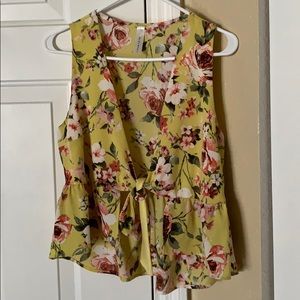 ShopHopes Hope’s Boutique Tie Up Floral Top Sz L